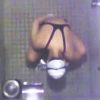 【盗撮動画】スイミングスクールの女子トイレでオシッコしてる水着娘たちを上から覗き撮り♪