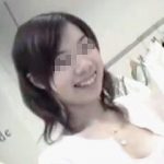【盗撮動画】笑顔いっぱいで接客してくれてる爽やかな店員さんたちのしっとりとした胸チラ♪