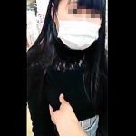 【盗撮動画】パンチラ撮られスカート捲られてから何故か乳揉みを許可してるマスク姿の女の子♪