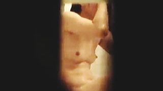 【盗撮動画】洗顔に夢中でお風呂の窓の隙間から美味しそうな乳房をじっくり覗き撮られたお姉さん♪