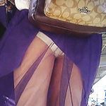 【盗撮動画】ちょwwwリュックにスカートが引っかかってパンティ丸出しになってる旅行女子♪