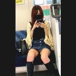 【盗撮動画】撮られてることに気づいてるのにあくまでも自然を装って見せつけるパンチラ娘♪