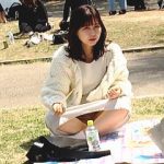 【盗撮動画】天気のいい日は公園へ！素人女子たちのガチパンチラがアホみたいに見られるから♪