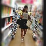【盗撮動画】ミニスカ穿いて自慢の美脚を晒してる買い物女子たちの美ヒップパンティ逆さ撮り♪